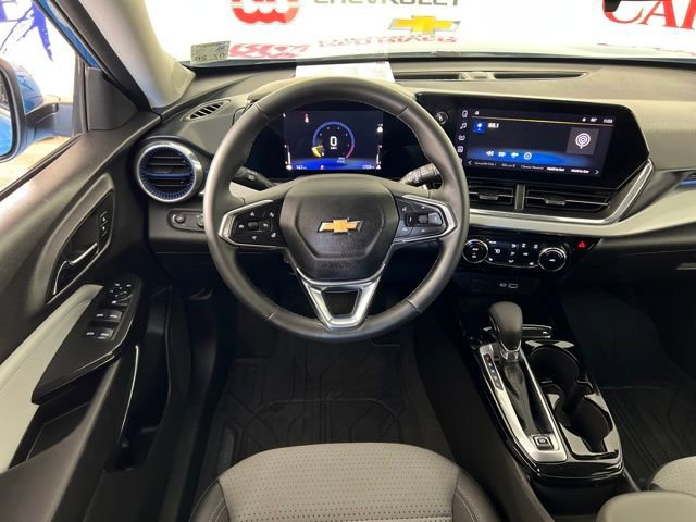 Used 2025 Chevrolet Trax LT w/ Driver Confidence Package image 15