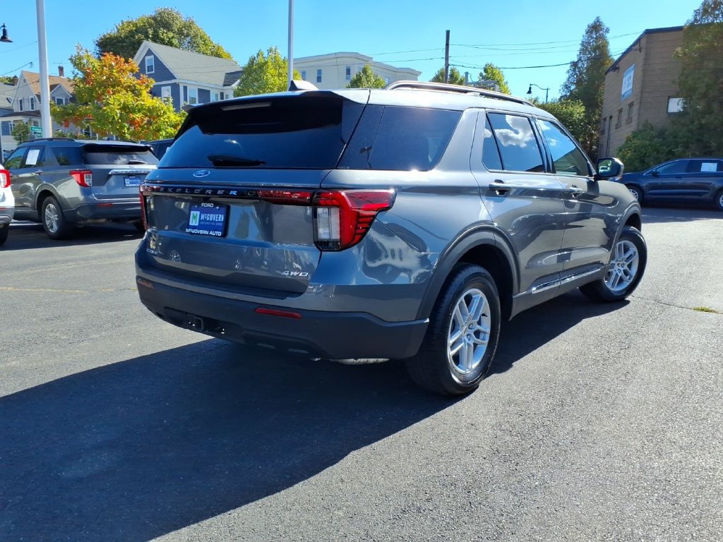 Used 2025 Ford Explorer Active AWD/4WD image 6