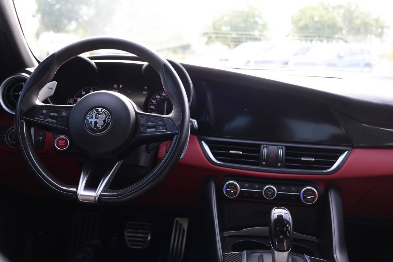 Used 2018 Alfa Romeo Giulia Quadrifoglio w/ Driver Assist Dynamic Package RWD image 23
