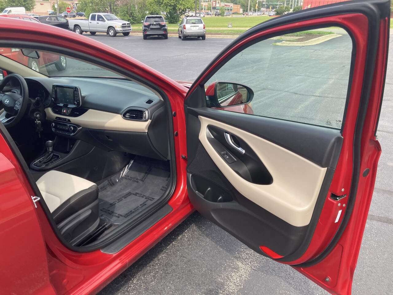 Used 2020 Hyundai Elantra GT image 24