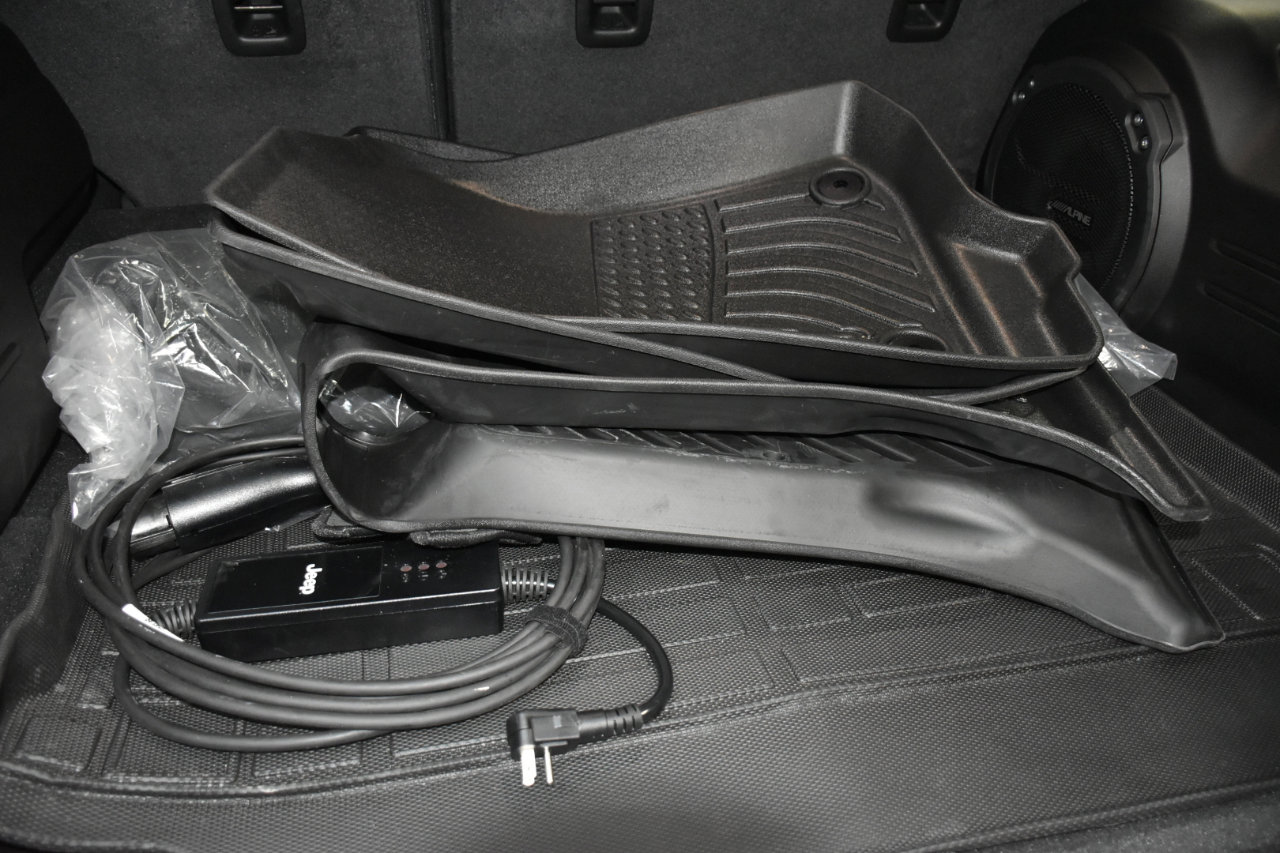 Used 2024 Jeep Wrangler Unlimited Sahara w/ Technology Group image 34