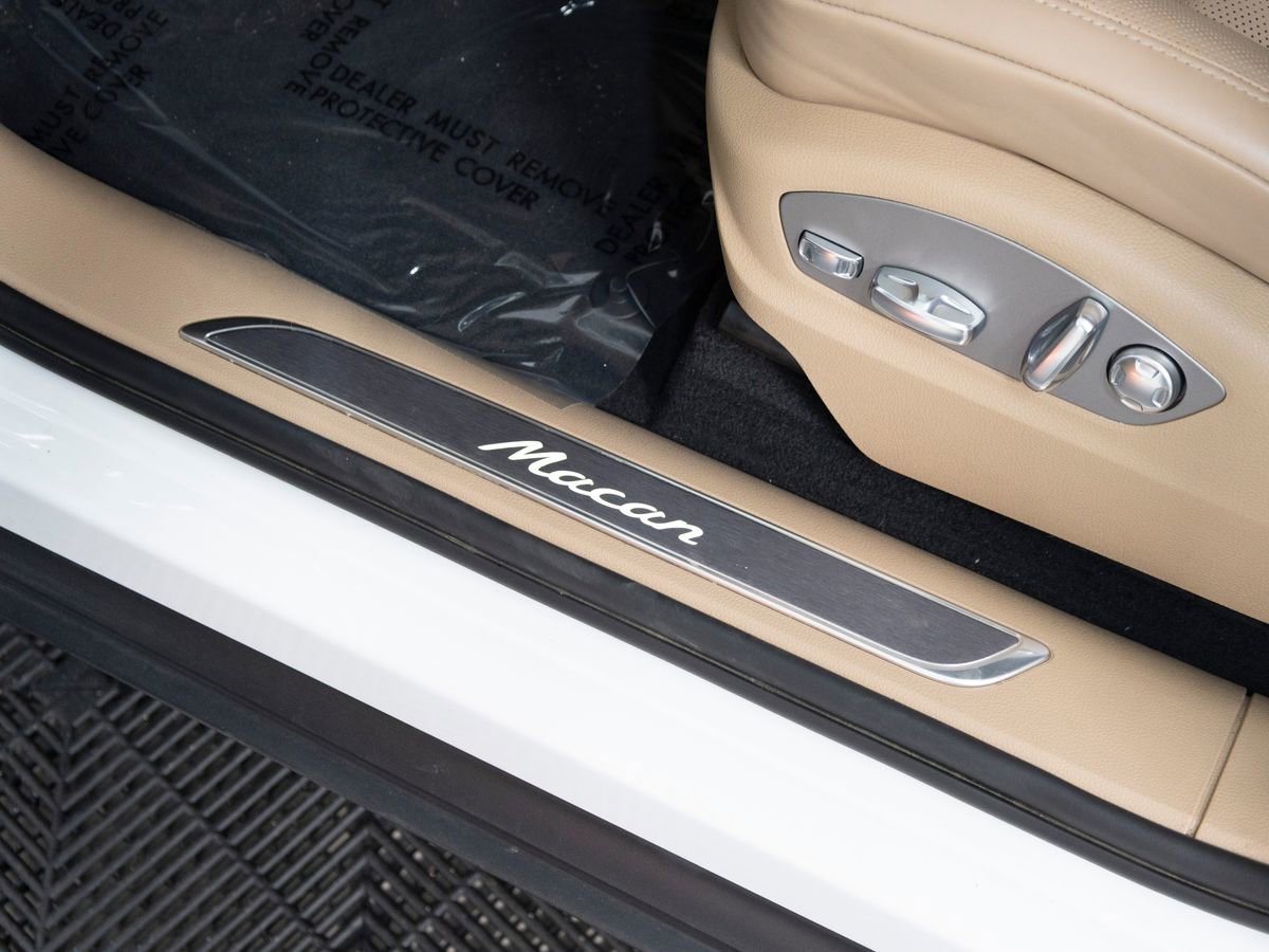 Certified 2025 Porsche Macan image 28