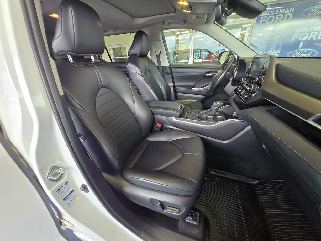 Used 2022 Toyota Highlander XLE image 29