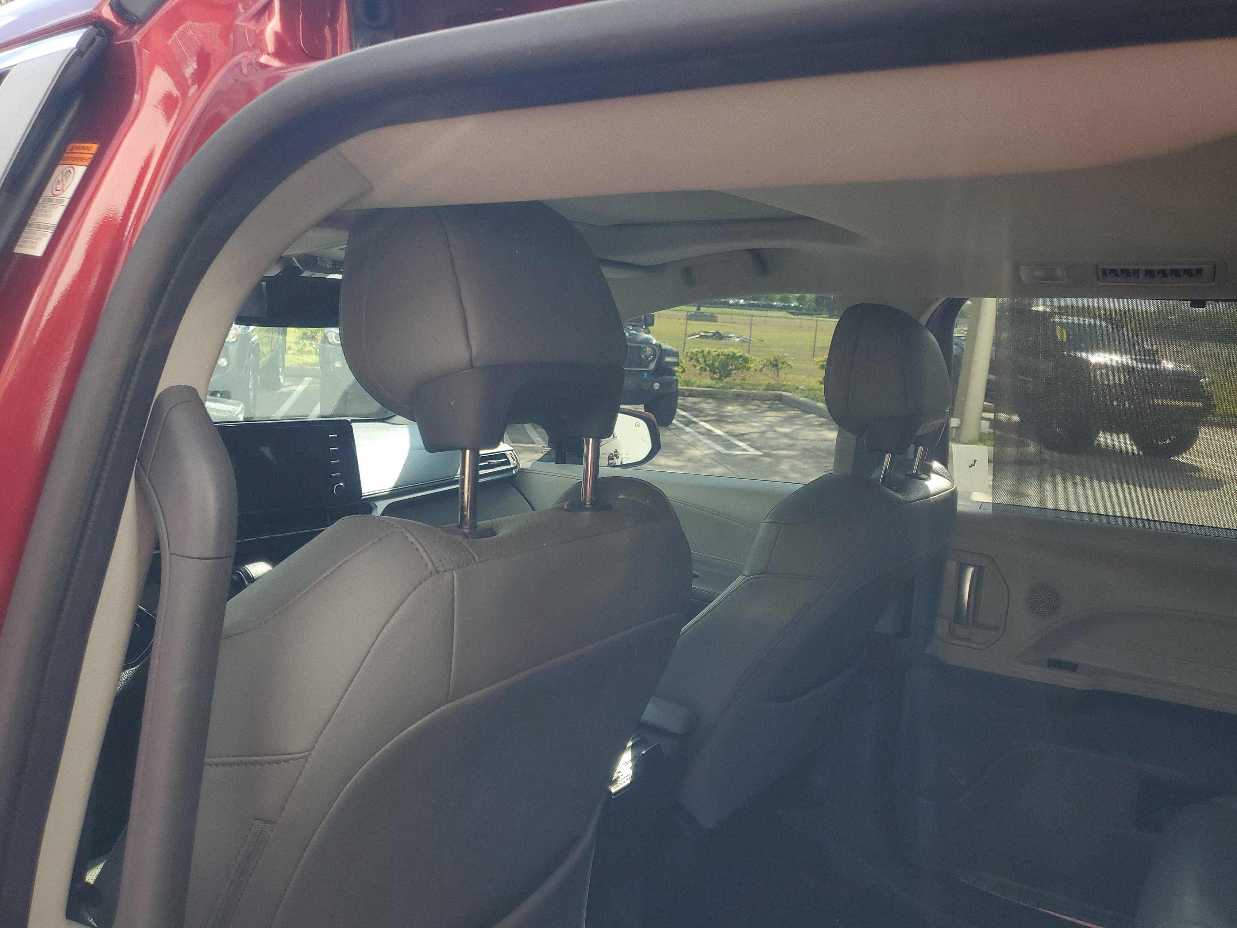 Used 2023 Toyota Sienna Limited image 10