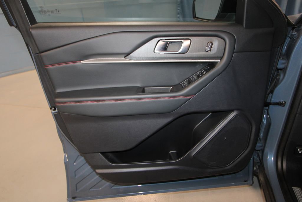 Used 2025 Ford Explorer ST-Line image 5