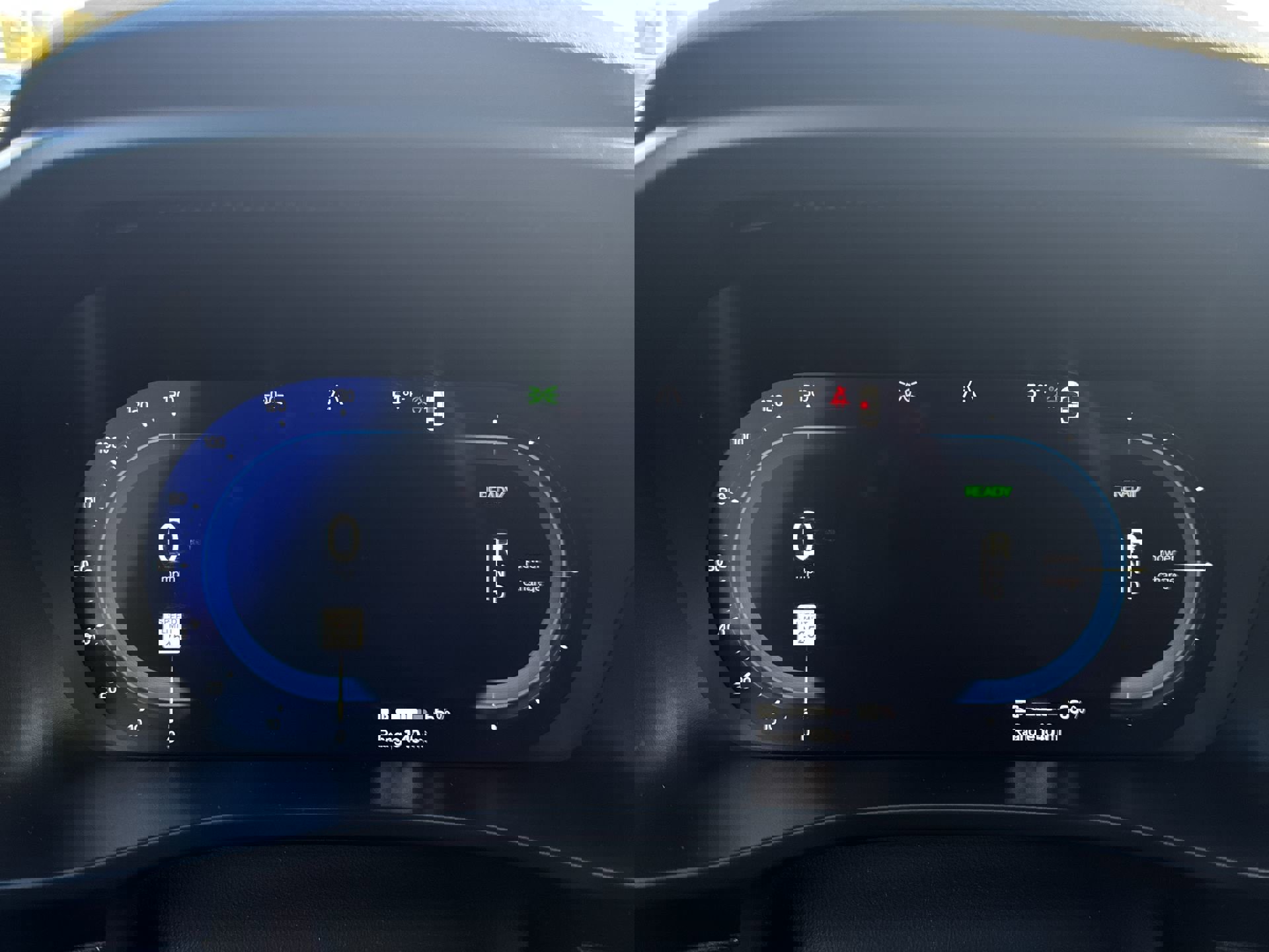 Used 2023 Volvo C40 P8 Recharge Ultimate image 11