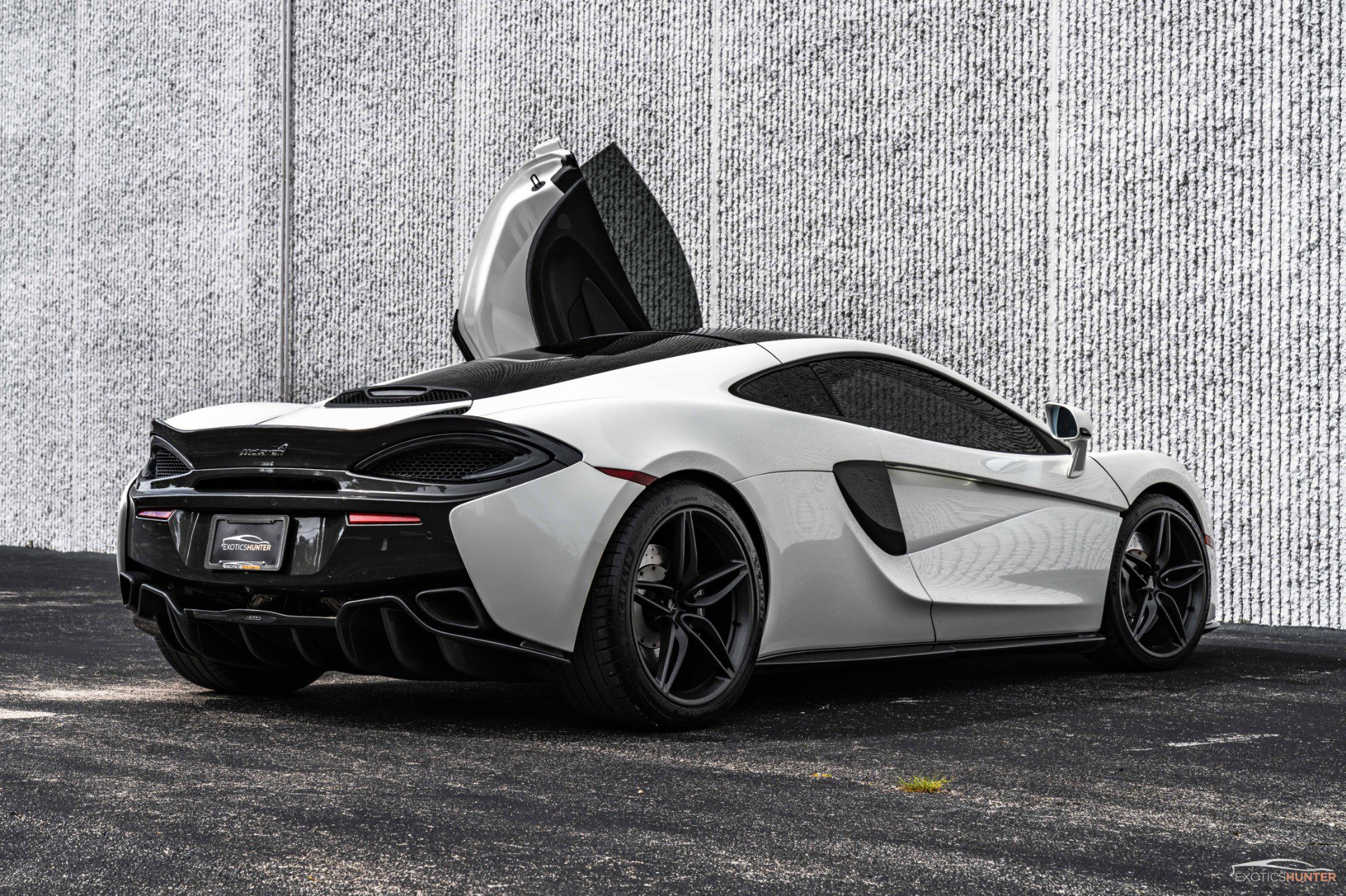 Used 2017 McLaren 570S image 21