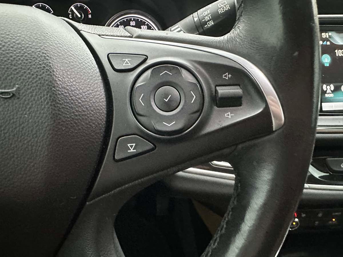 Used 2018 Buick Enclave Essence image 28