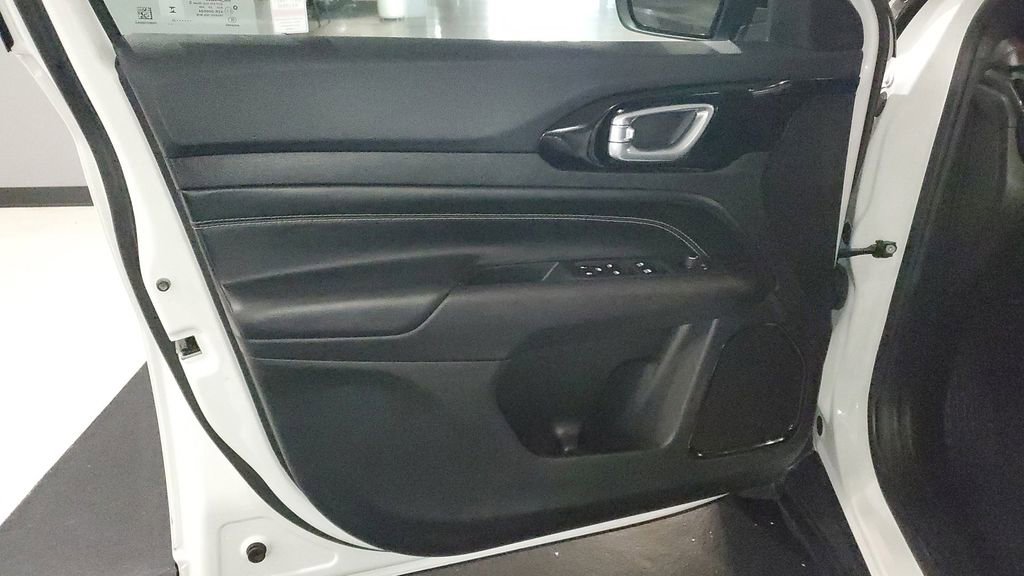 Used 2023 Jeep Compass Altitude image 20