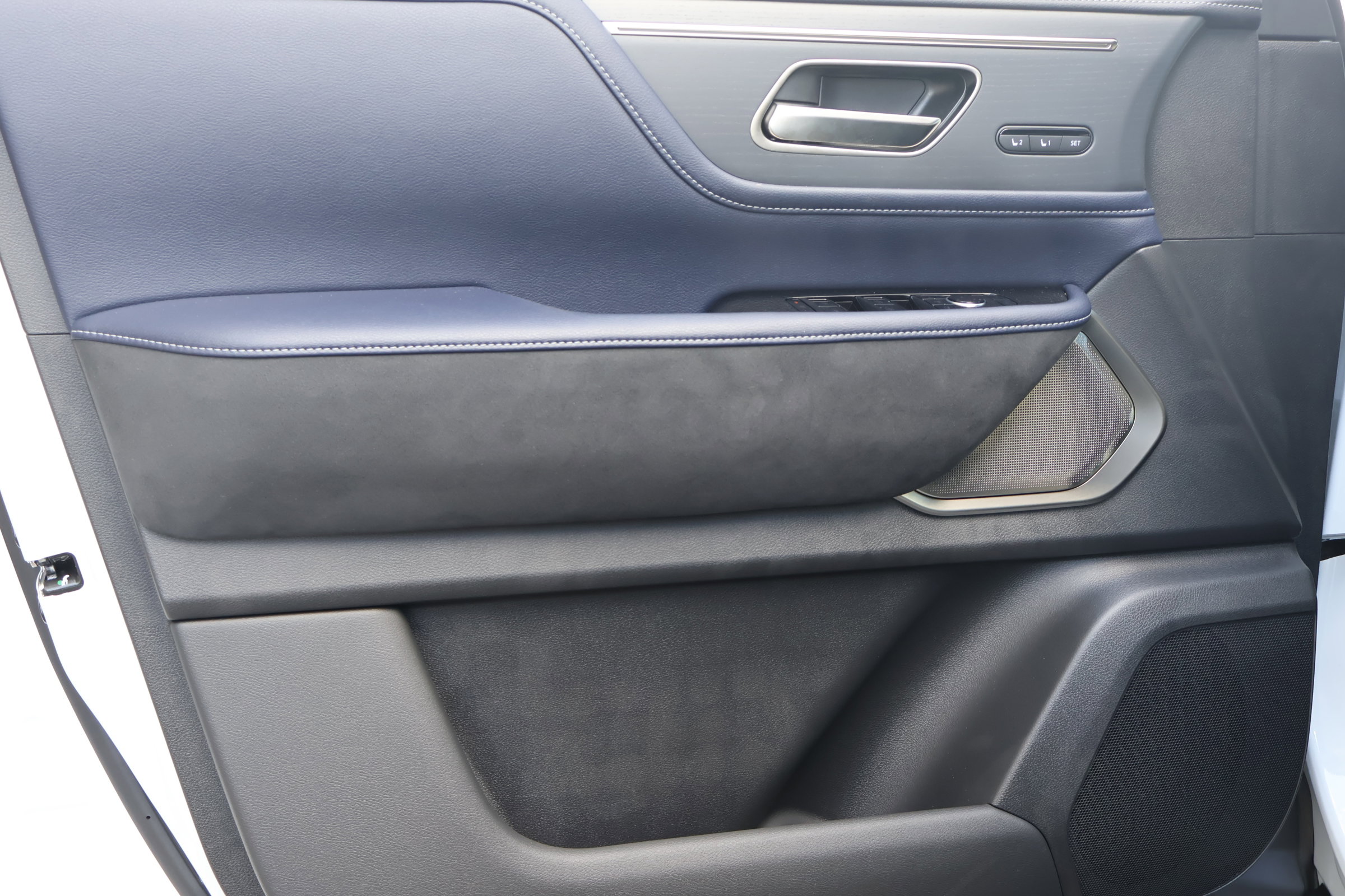 New 2026 INFINITI QX80 4WD image 11