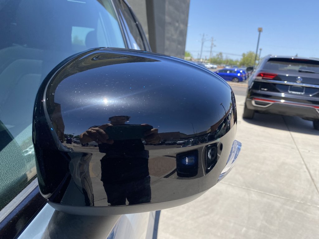 Used 2022 Volvo XC60 T8 R-Design w/ Advanced Package AWD/4WD image 10