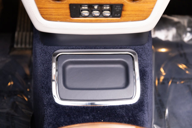 Used 2010 Rolls-Royce Phantom Drophead Coupe image 99