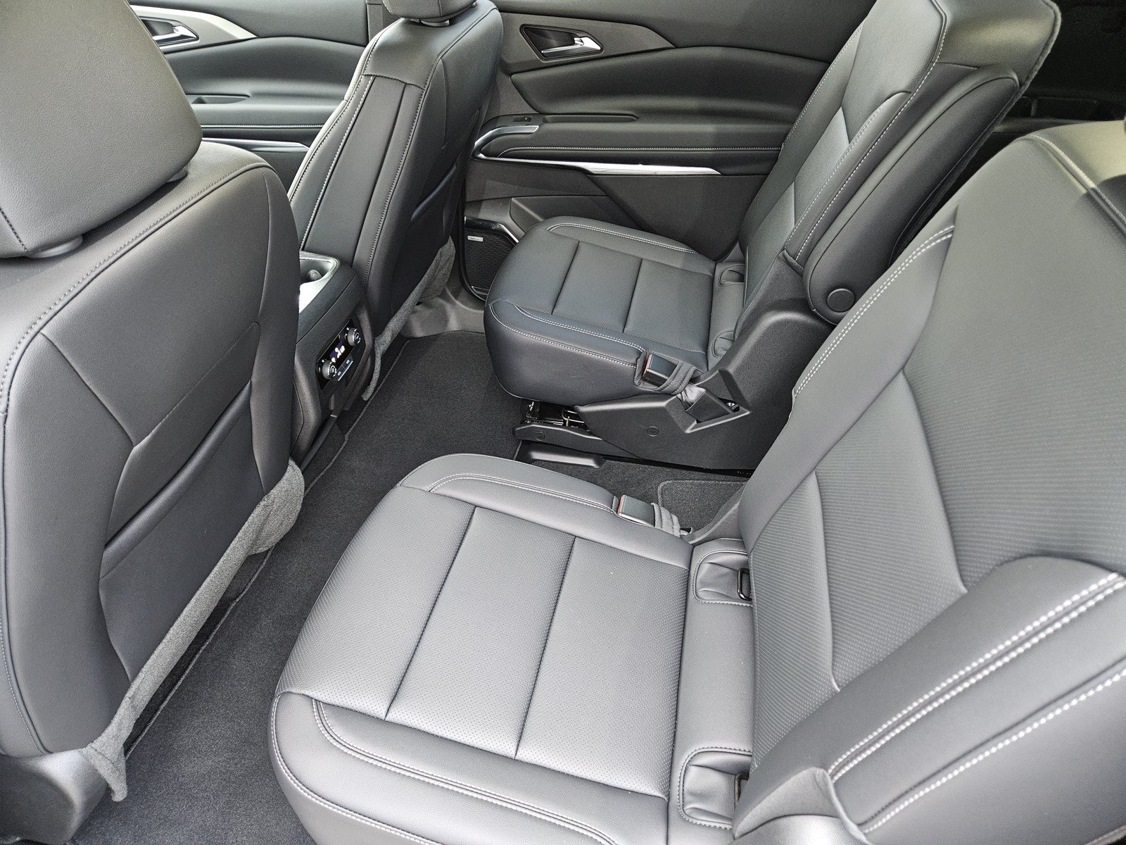 New 2027 Chevrolet Traverse LT w/ Enhanced Driving Package FWD image 19