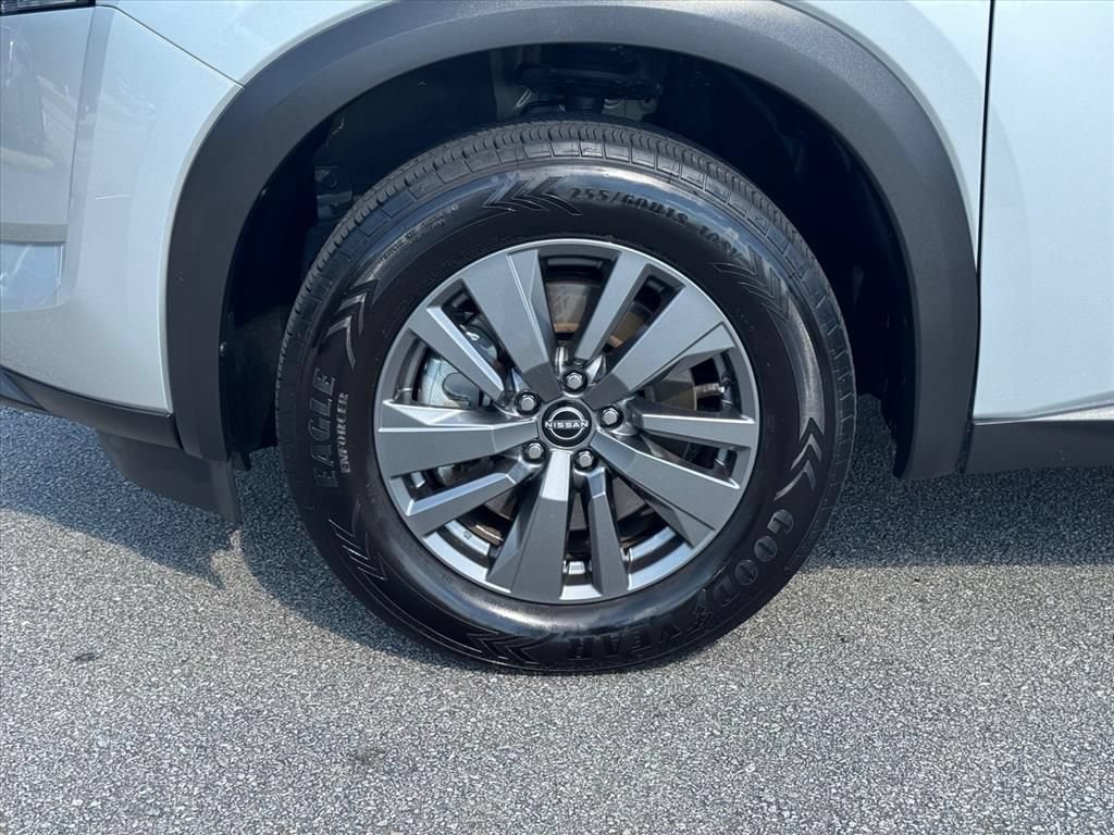 Certified 2025 Nissan Pathfinder SV FWD image 9