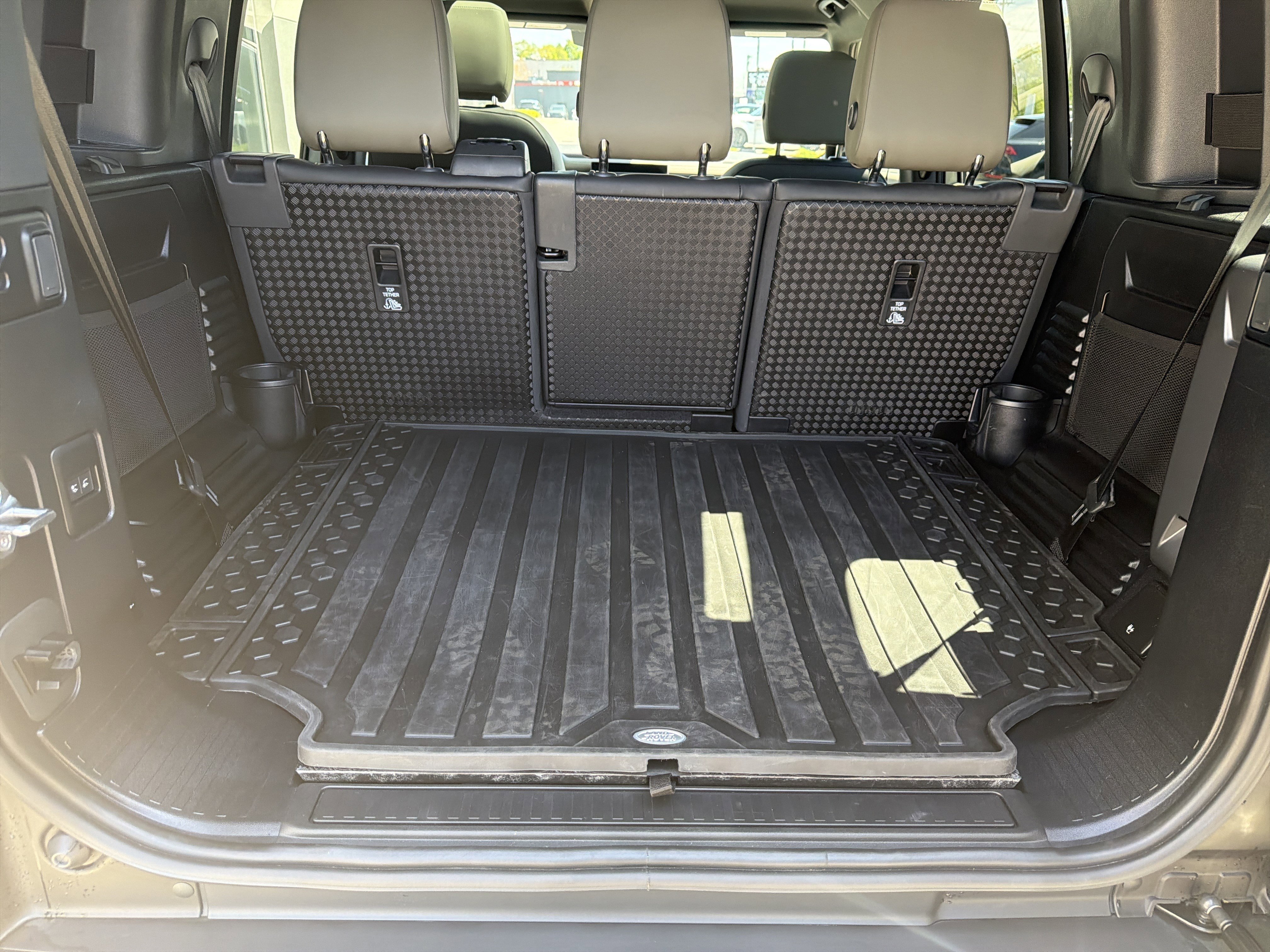 Used 2025 Land Rover Defender 110 X-Dynamic SE image 28