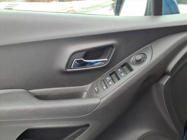 Used 2019 Chevrolet Trax LT w/ Sun & Sound Package image 9