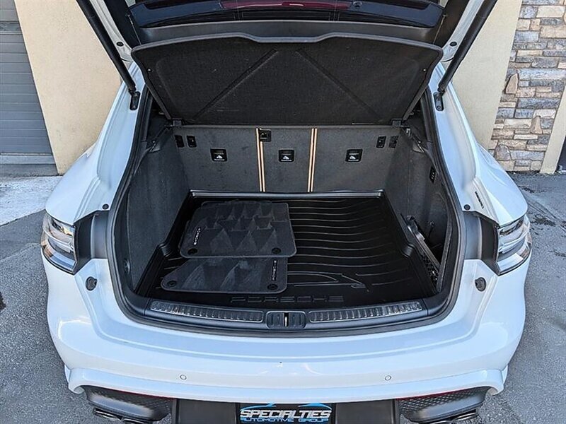 Used 2024 Porsche Macan GTS w/ Sport Chrono Package AWD/4WD image 31