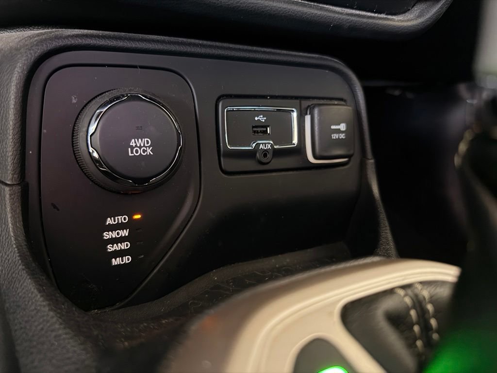 Used 2016 Jeep Renegade Limited AWD/4WD image 42