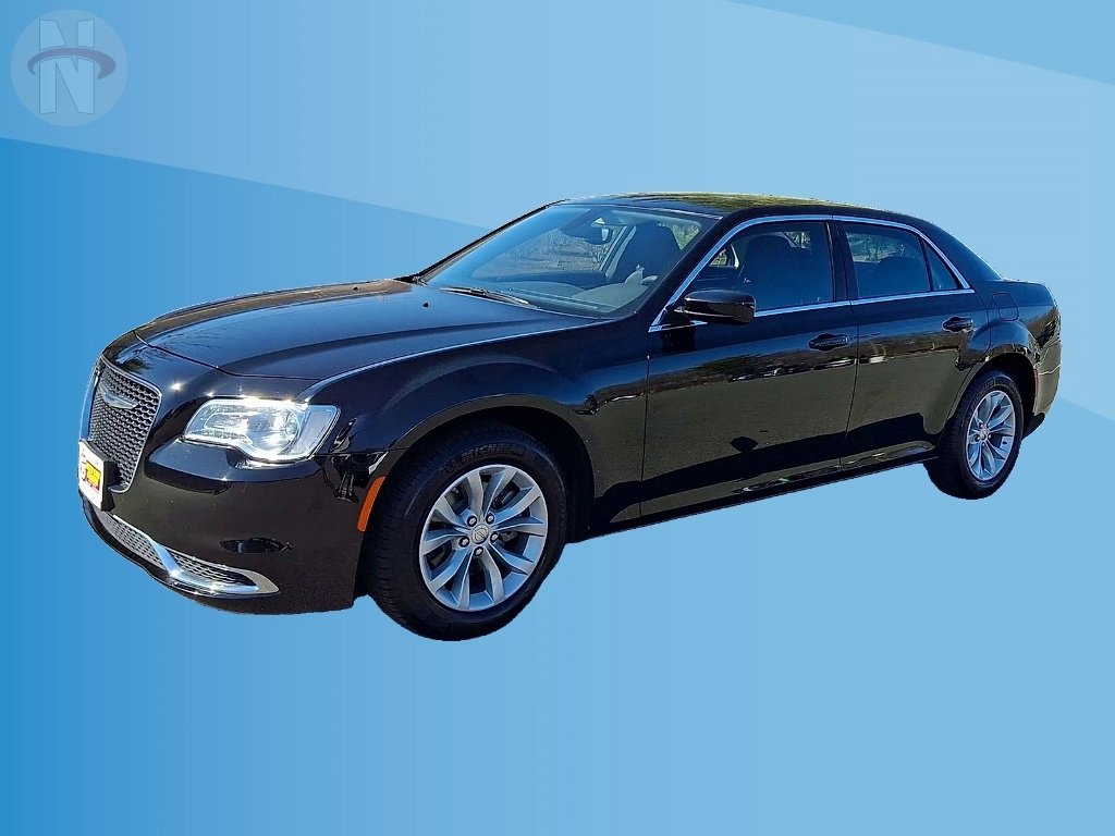 Used 2023 Chrysler 300 Touring image 4