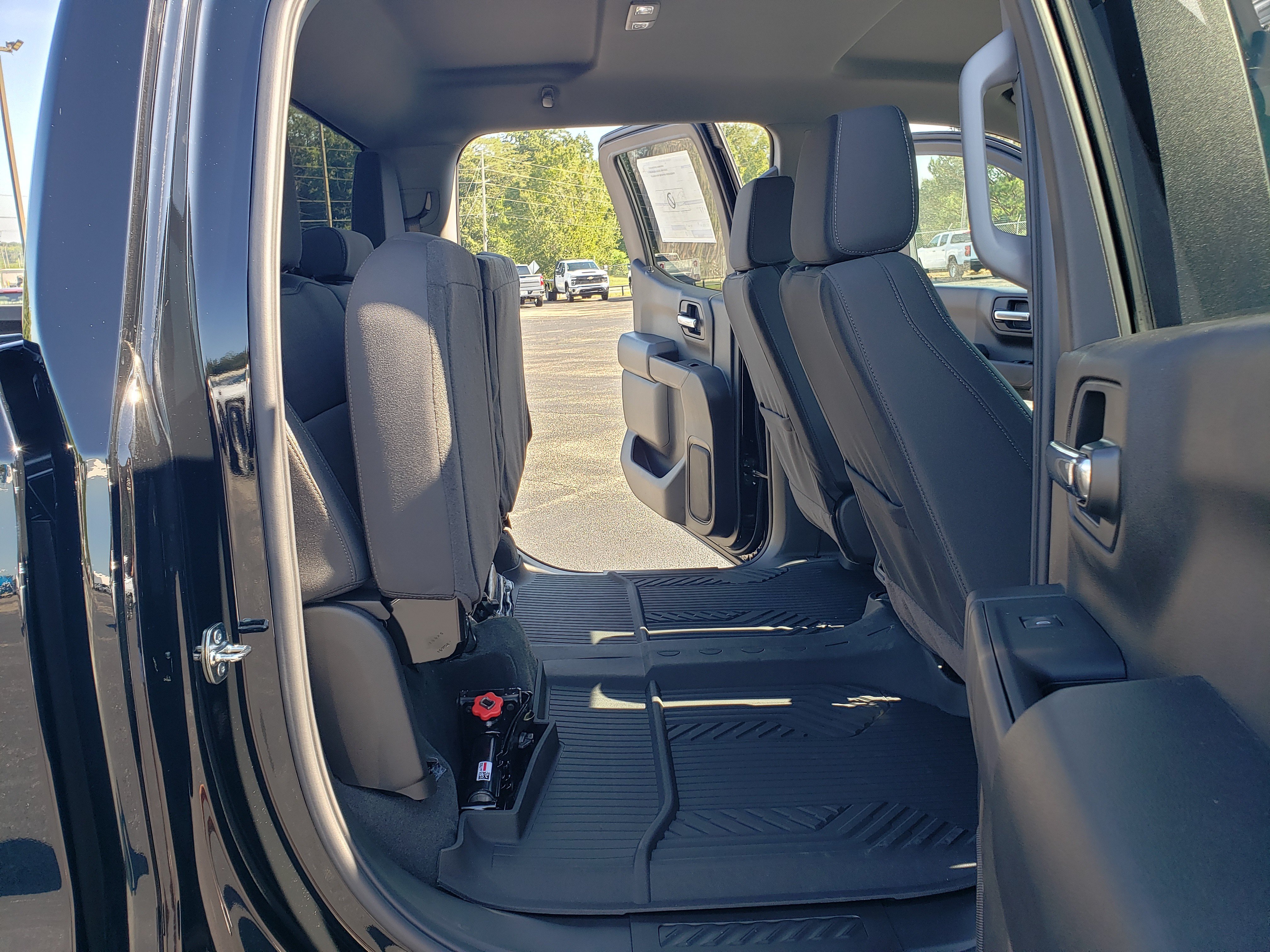 New 2026 Chevrolet Silverado 1500 Custom Trail Boss w/ LPO, Dark Essentials Package AWD/4WD image 31