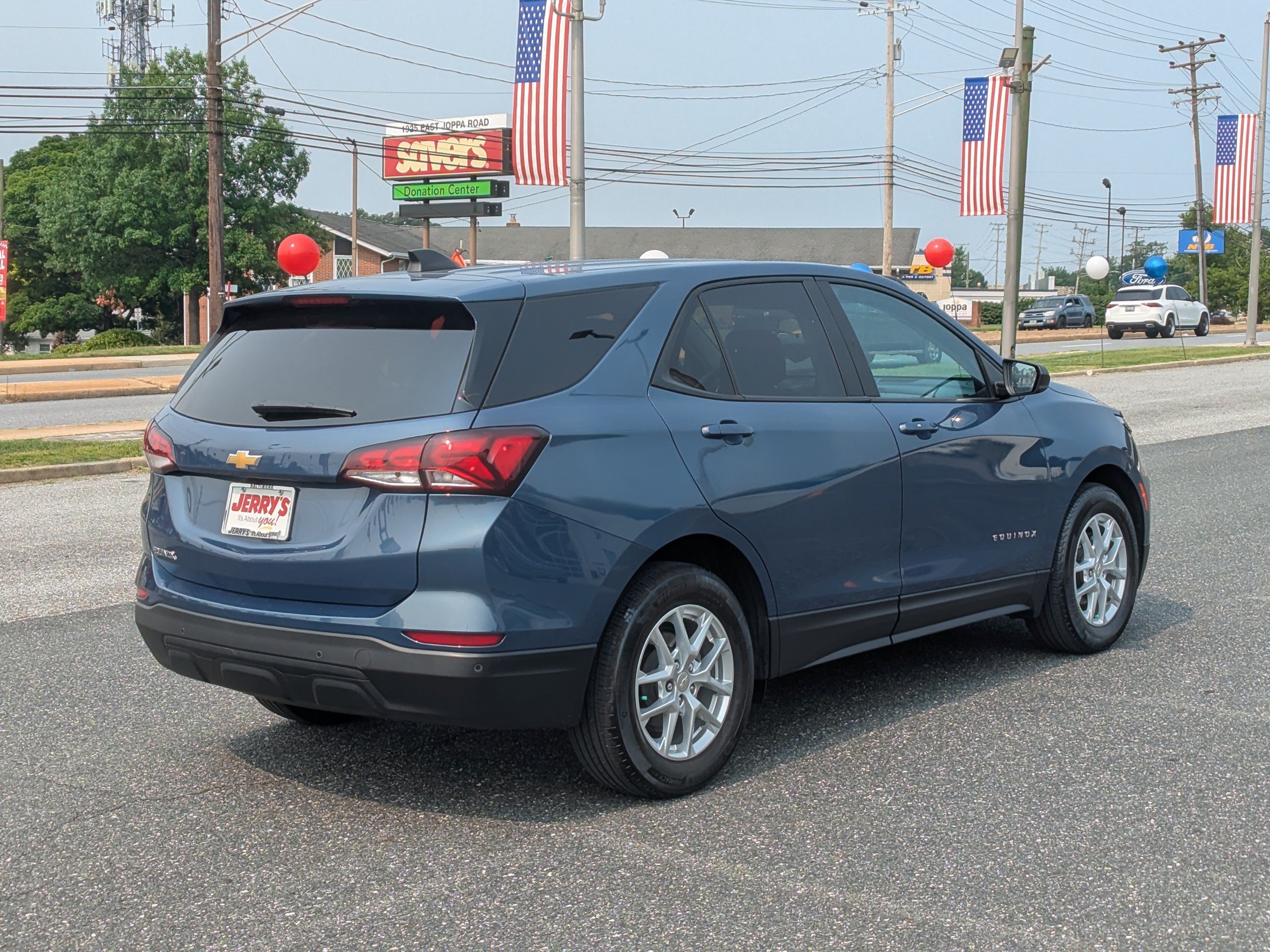 Used 2024 Chevrolet Equinox LS w/ LS Convenience Package FWD image 9