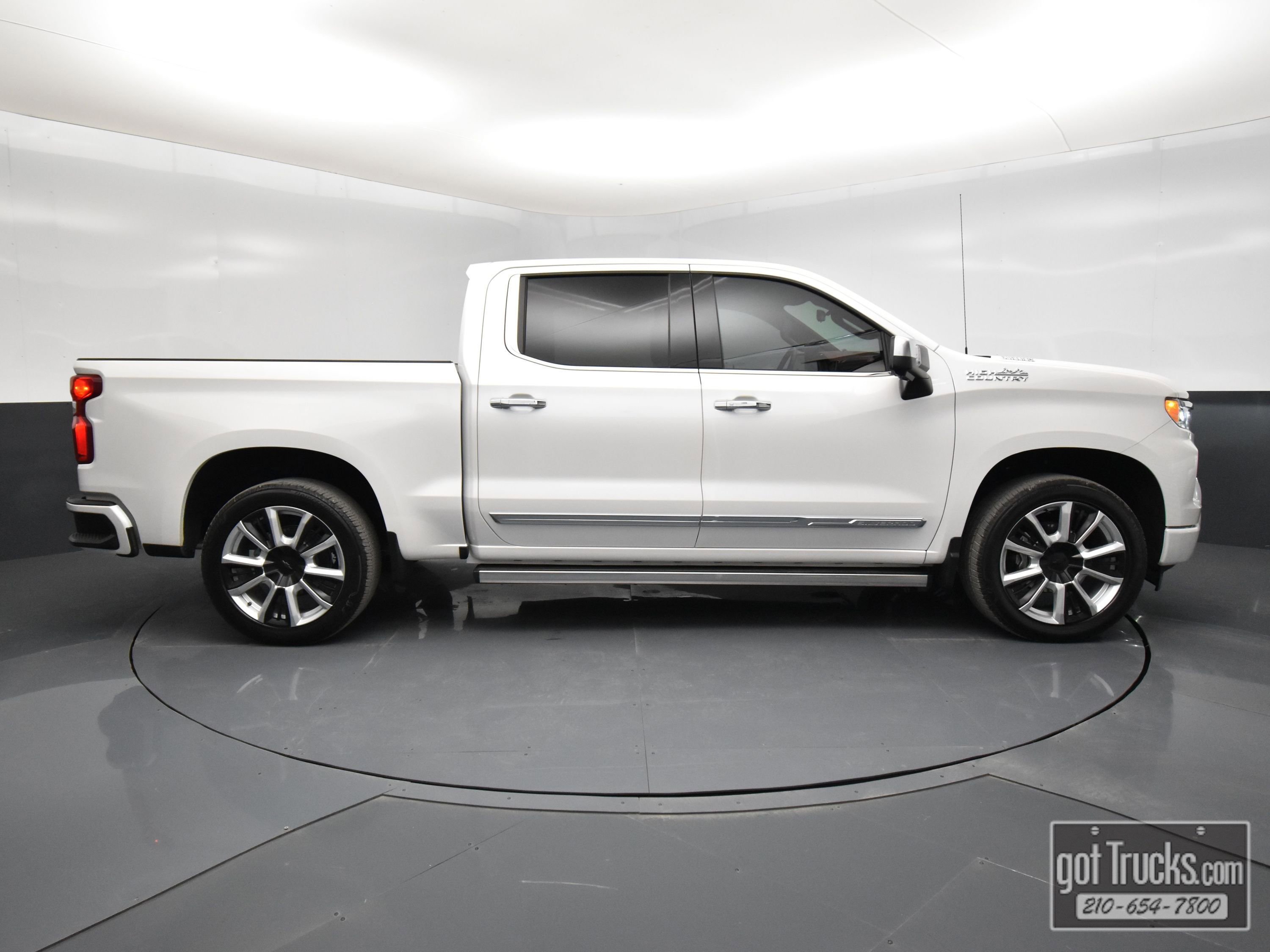Used 2025 Chevrolet Silverado 1500 High Country image 52