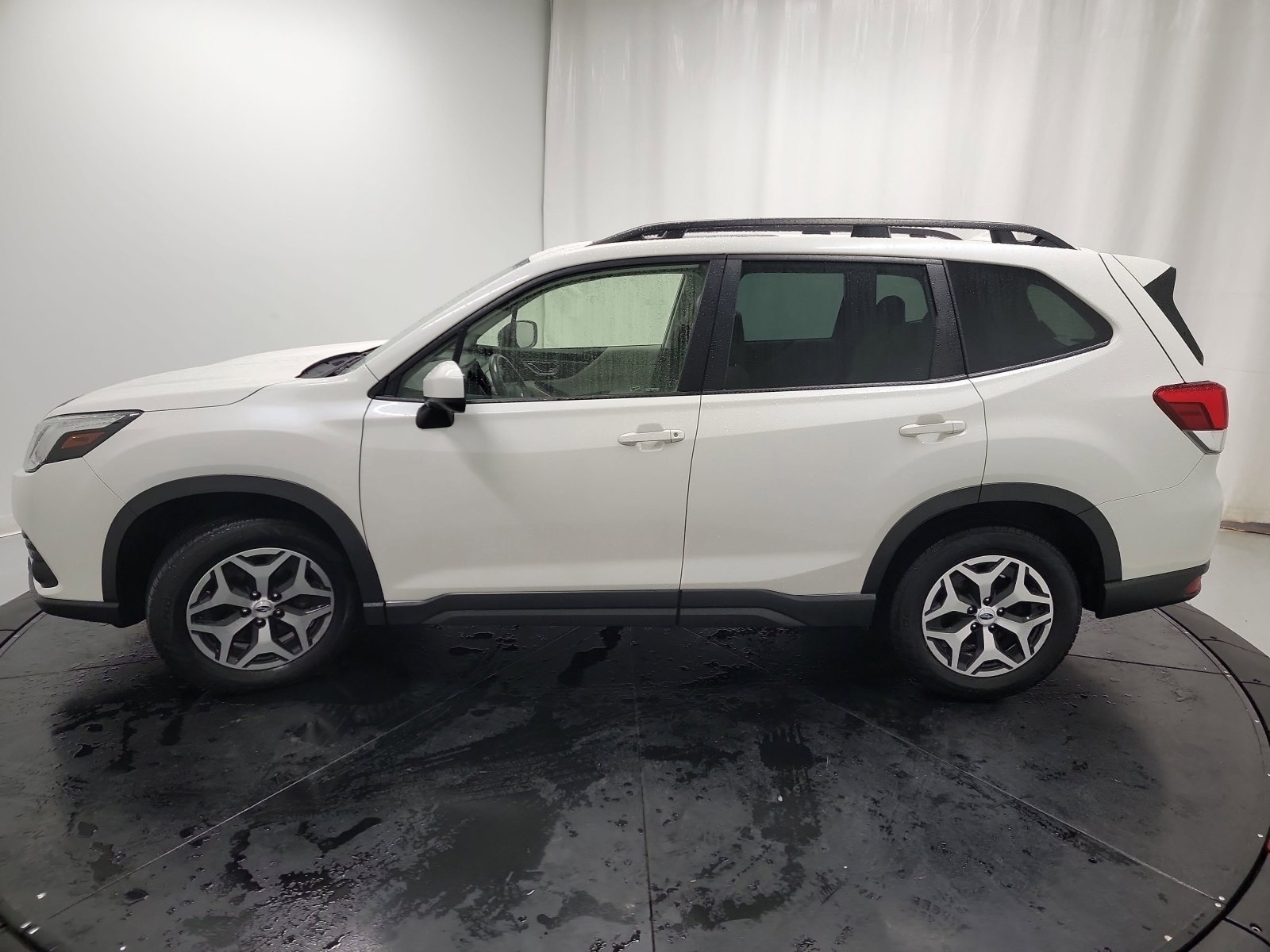 Used 2022 Subaru Forester Premium image 4