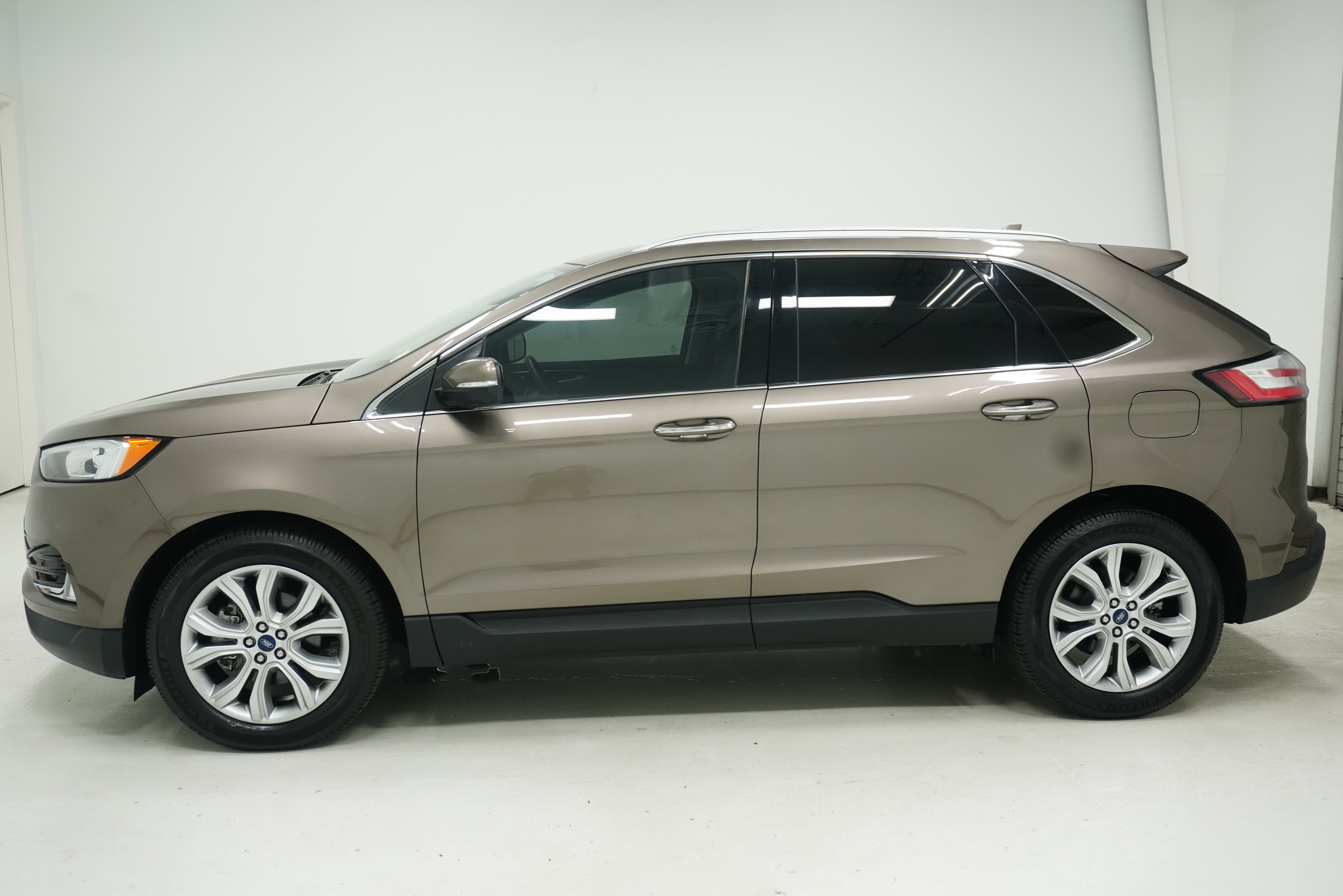 Used 2019 Ford Edge Titanium FWD image 7