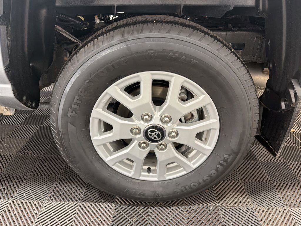 Used 2024 Toyota Tacoma SR5 AWD/4WD image 31