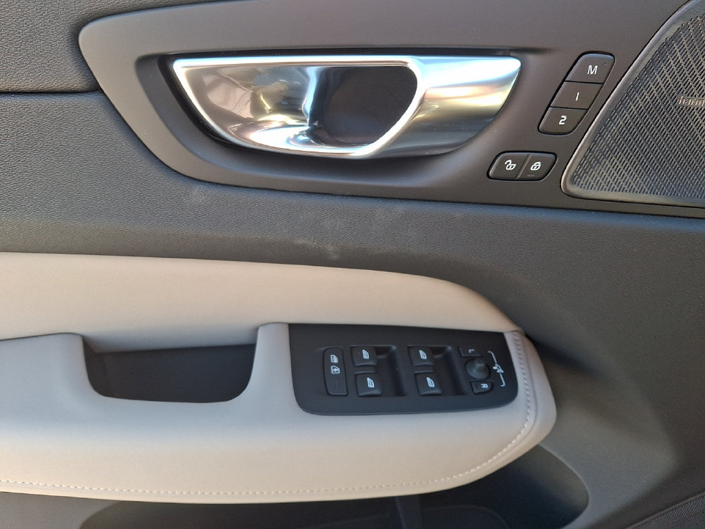 New 2027 Volvo XC60 B5 Plus AWD/4WD image 10