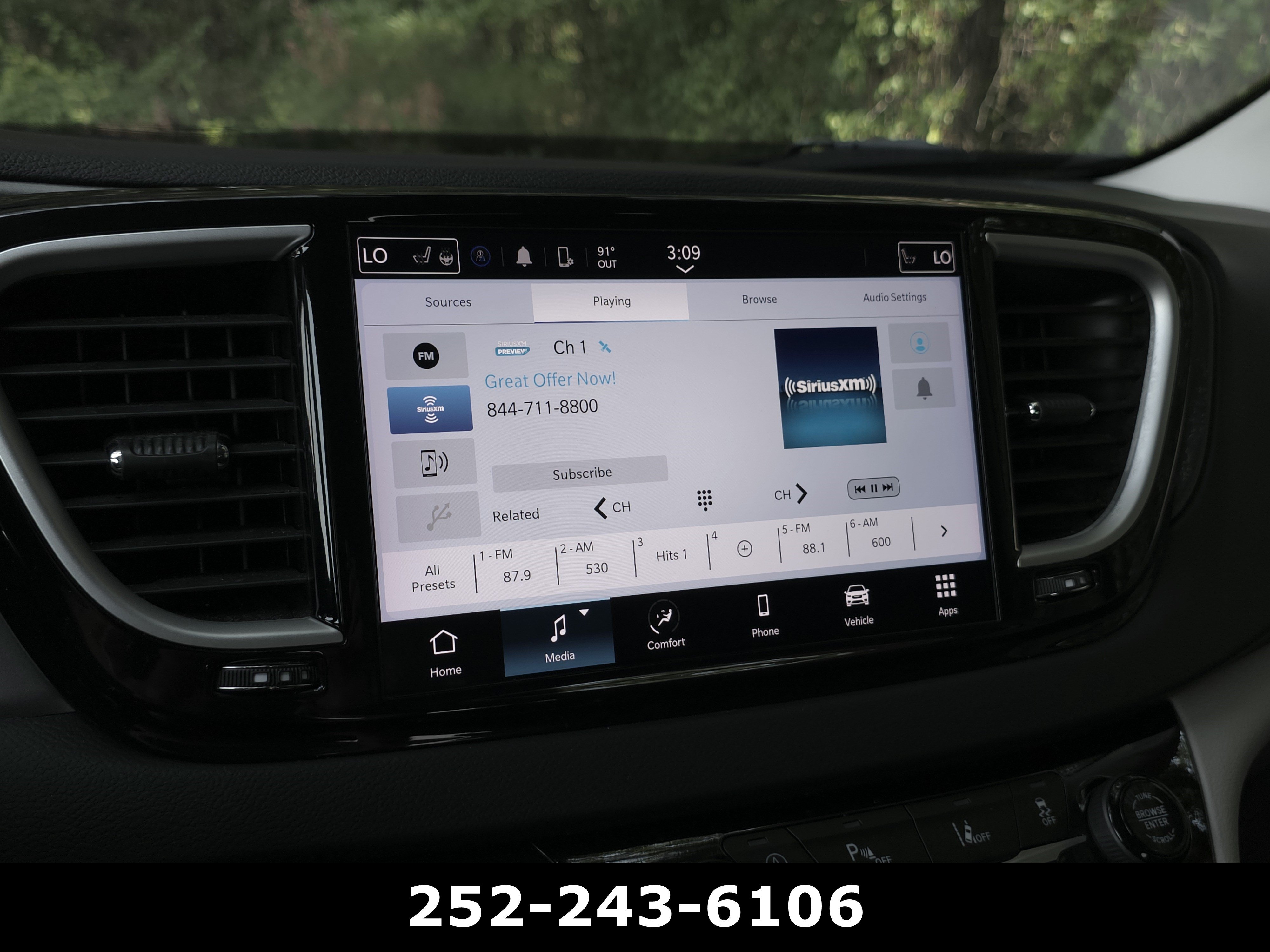 Used 2024 Chrysler Pacifica Touring-L FWD image 19