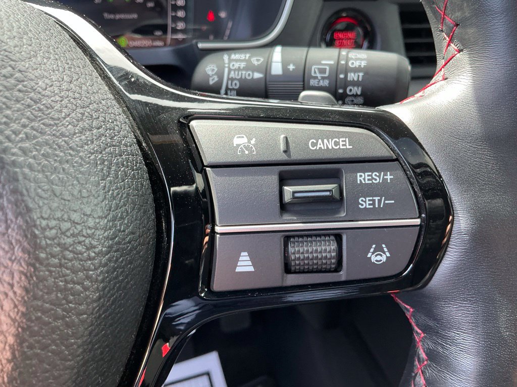 Certified 2025 Honda Pilot Black Edition image 39