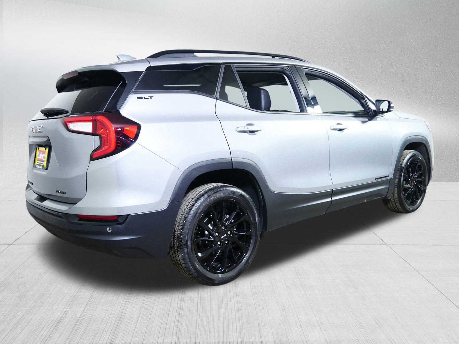 Used 2023 GMC Terrain SLT w/ Elevation Edition image 7