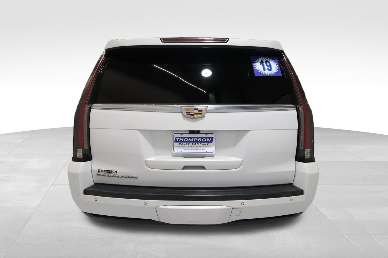 Used 2019 Cadillac Escalade Luxury AWD/4WD image 2