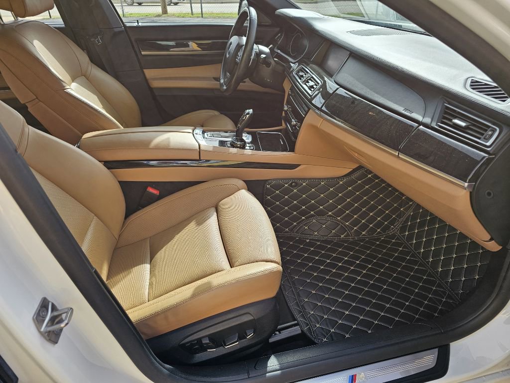 Used 2015 BMW 750Li xDrive image 18