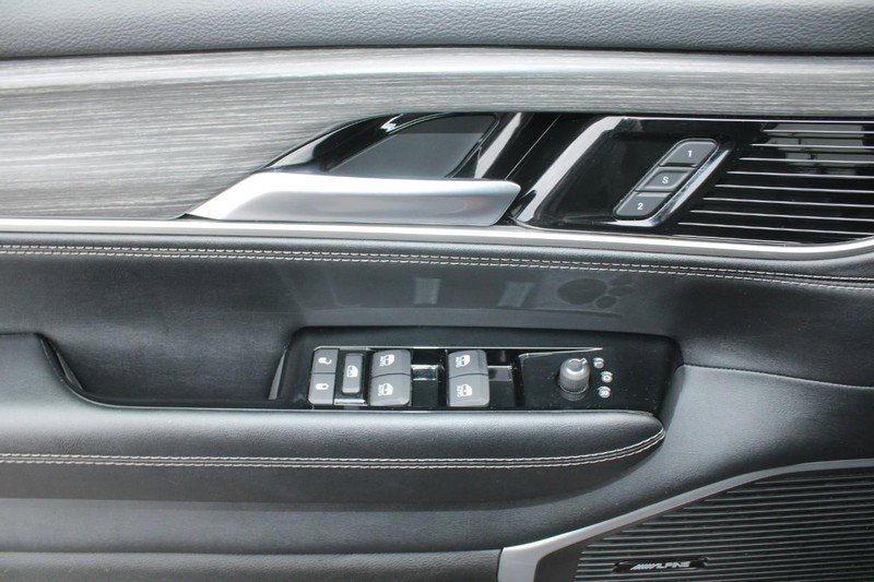 Used 2024 Jeep Wagoneer L Series II w/ Flexible Seating Group image 10