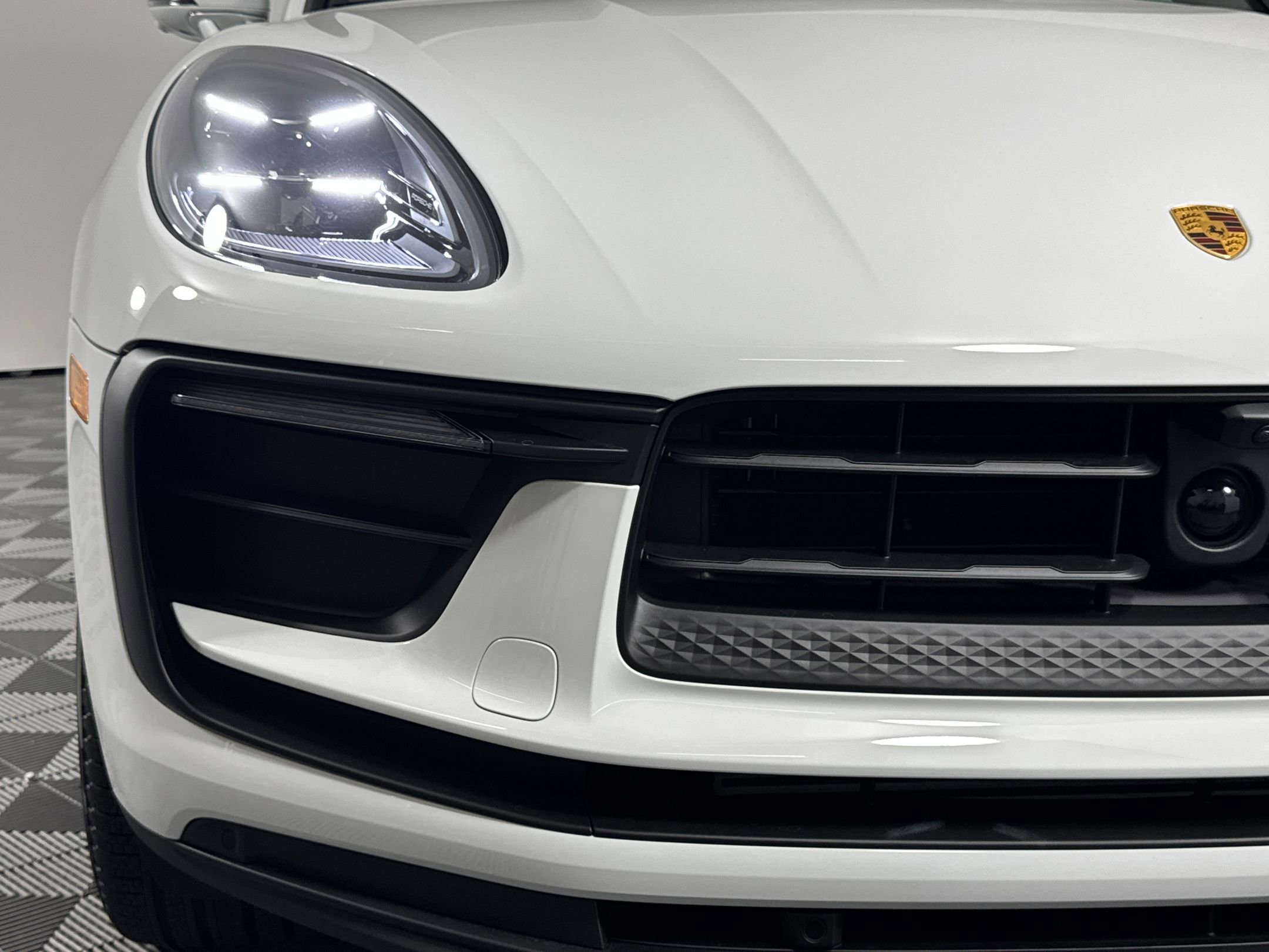 Certified 2026 Porsche Macan image 12