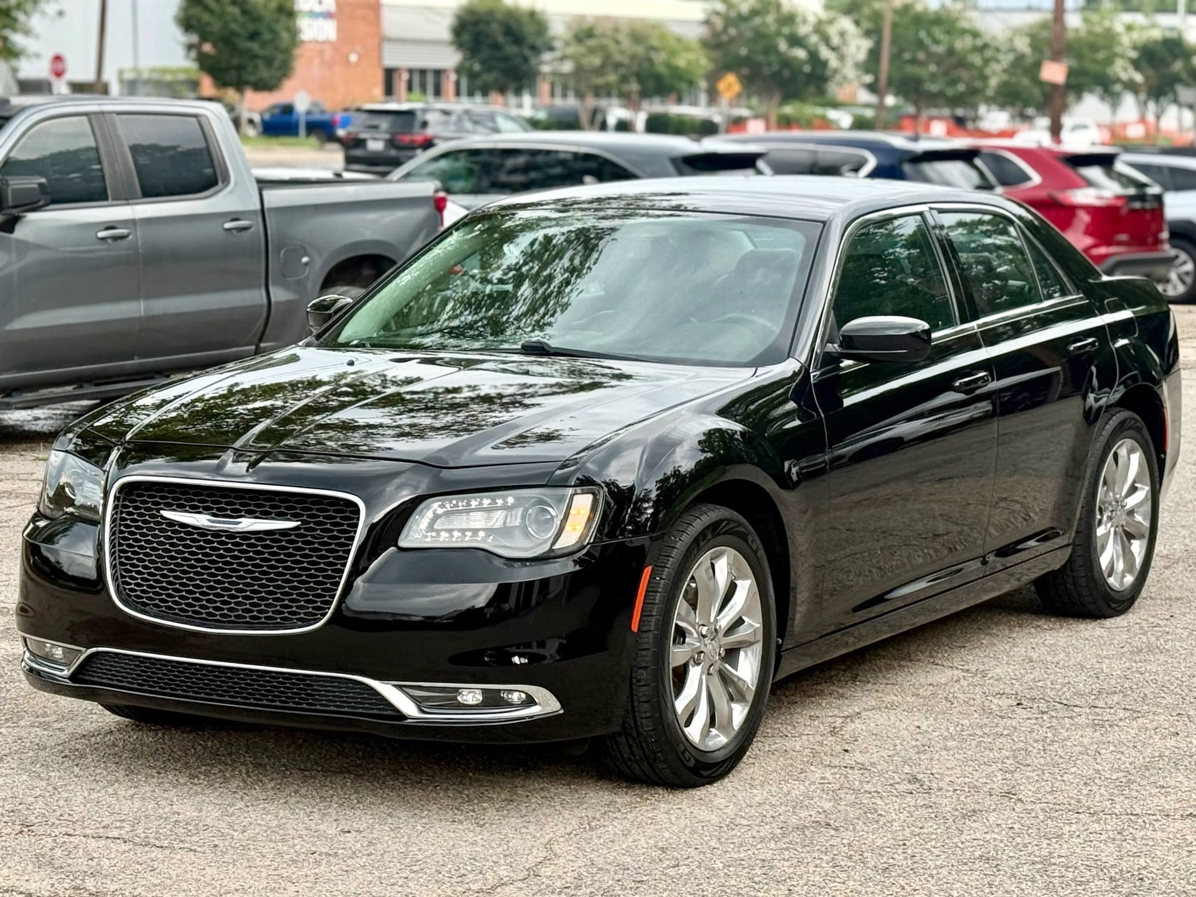 Used 2017 Chrysler 300 Limited w/ Driver Convenience Group AWD/4WD image 2