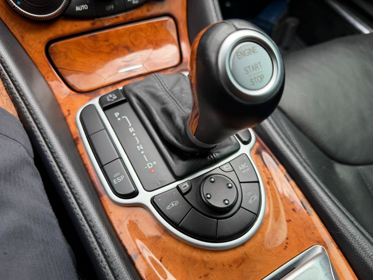 Used 2011 Mercedes-Benz SL 550 image 39