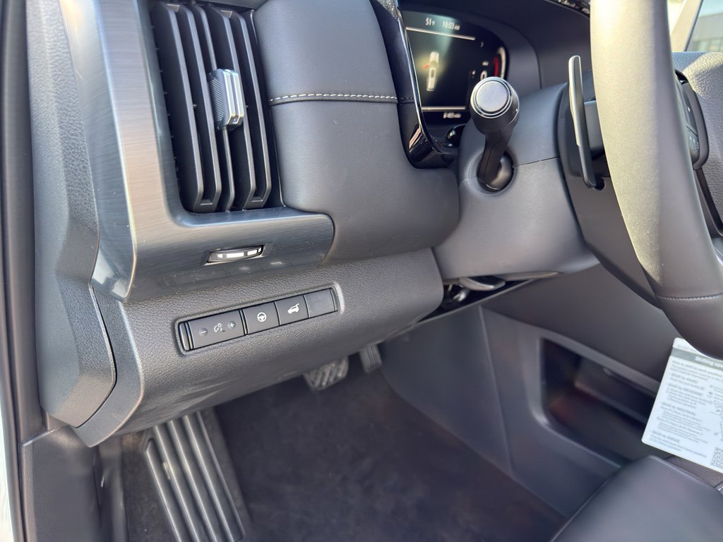 New 2026 Nissan Pathfinder SL image 14