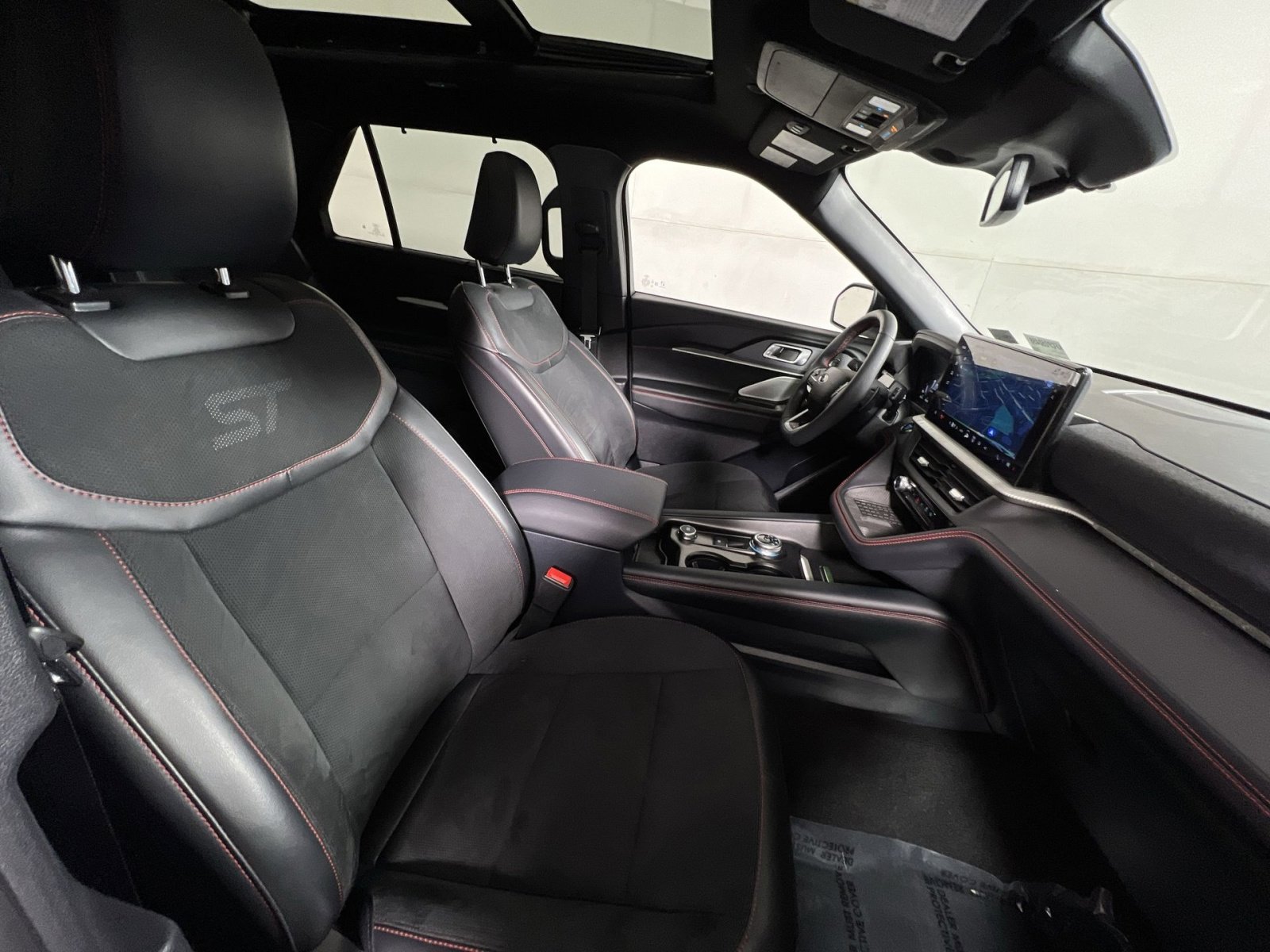Used 2025 Ford Explorer ST image 27