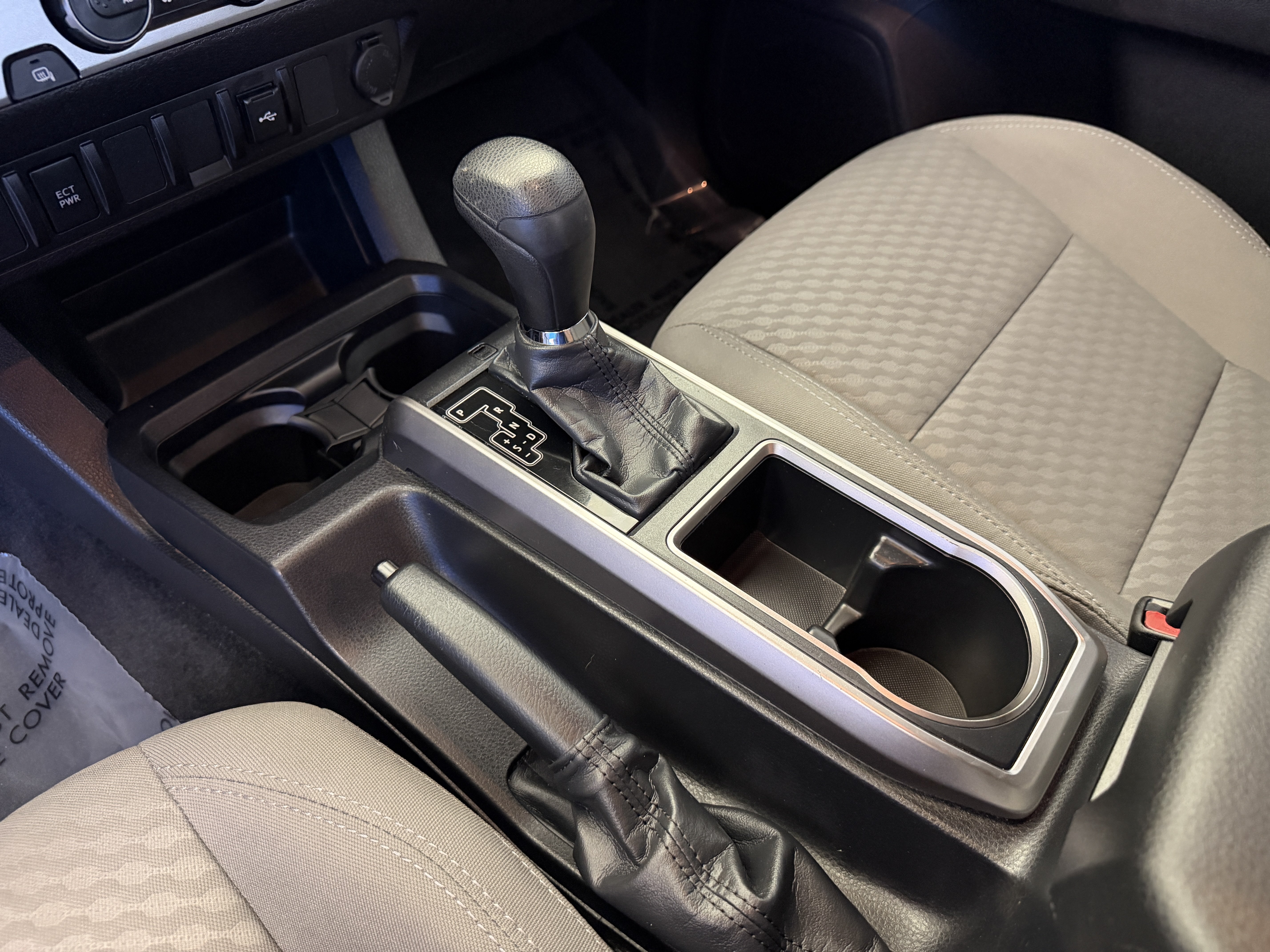Used 2022 Toyota Tacoma SR5 AWD/4WD image 22