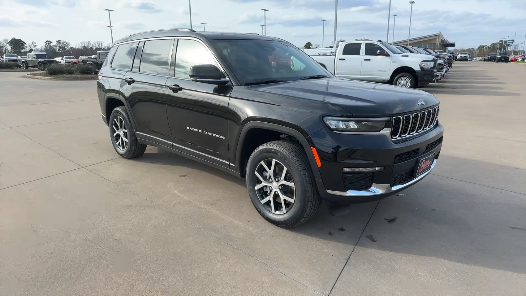 New 2025 Jeep Grand Cherokee L Limited w/ Trailer Tow Package AWD/4WD image 3
