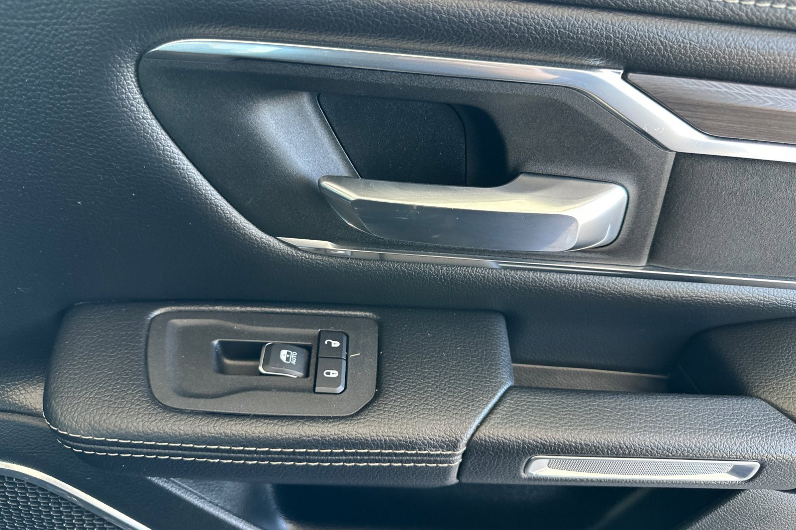 Used 2025 RAM 1500 Laramie image 21