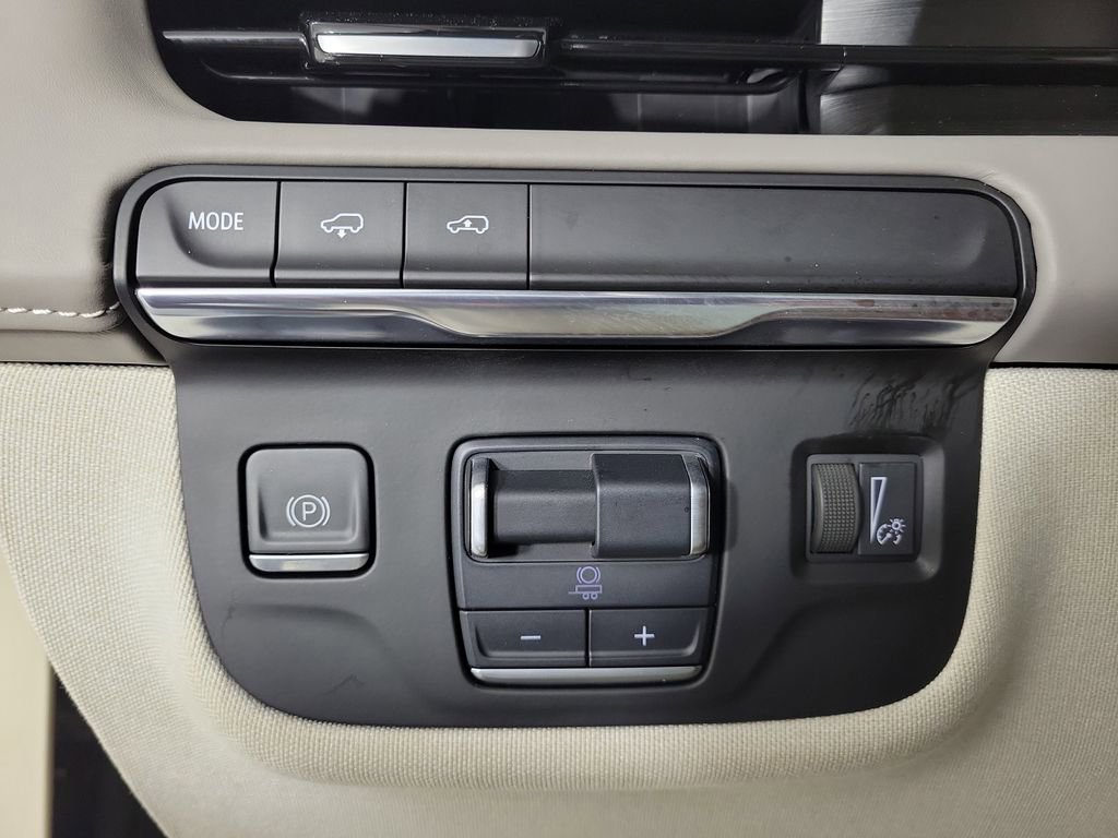 Certified 2022 Cadillac Escalade Premium Luxury Platinum image 32