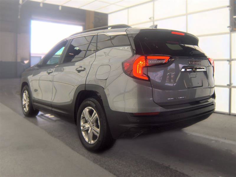 Used 2024 GMC Terrain SLE w/ Driver Convenience Package FWD image 4