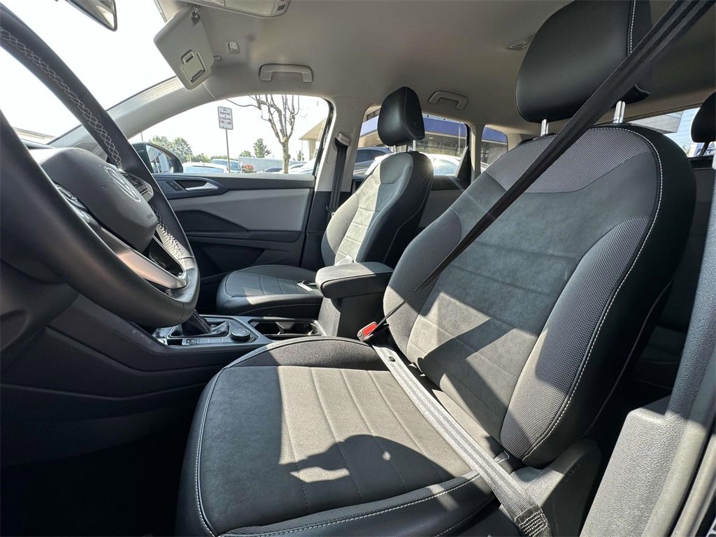 Used 2022 Volkswagen Taos SE image 24