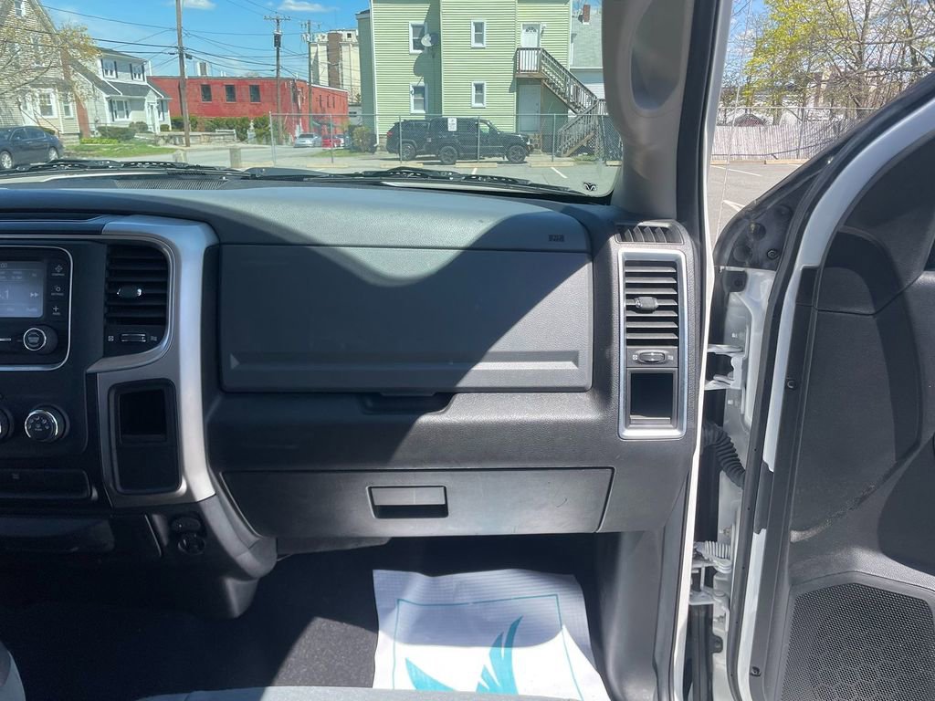 Used 2019 RAM 1500 Classic SLT AWD/4WD image 29