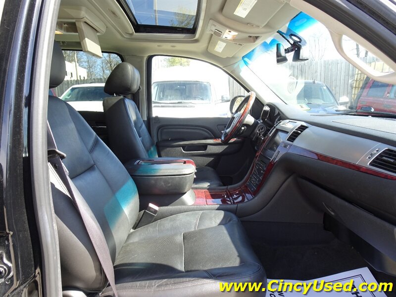 Used 2012 Cadillac Escalade ESV Luxury AWD/4WD image 16