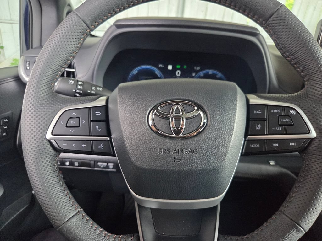 Used 2025 Toyota Sienna Platinum AWD/4WD image 15